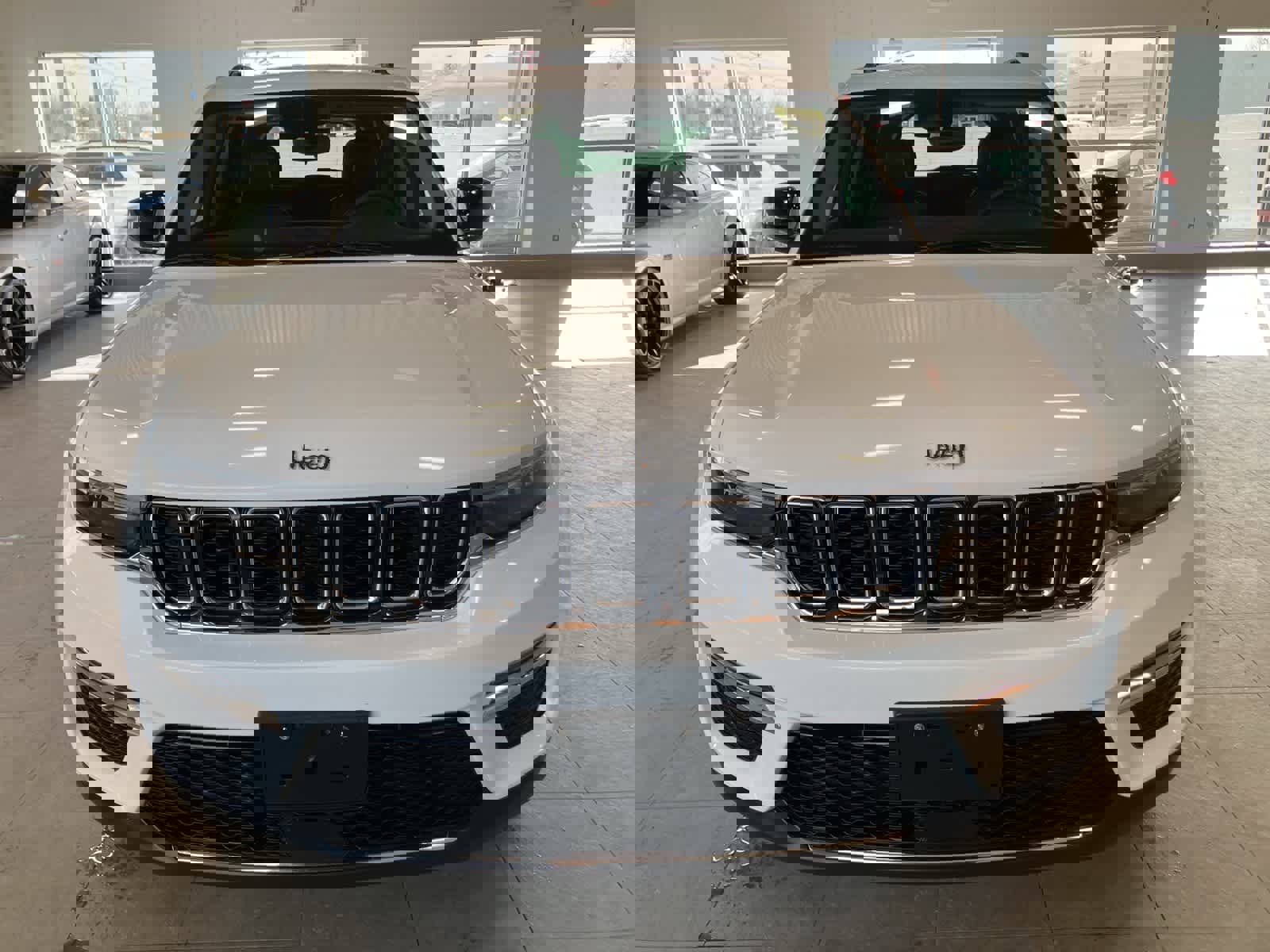 Used 2023 Jeep Grand Cherokee Limited image 2