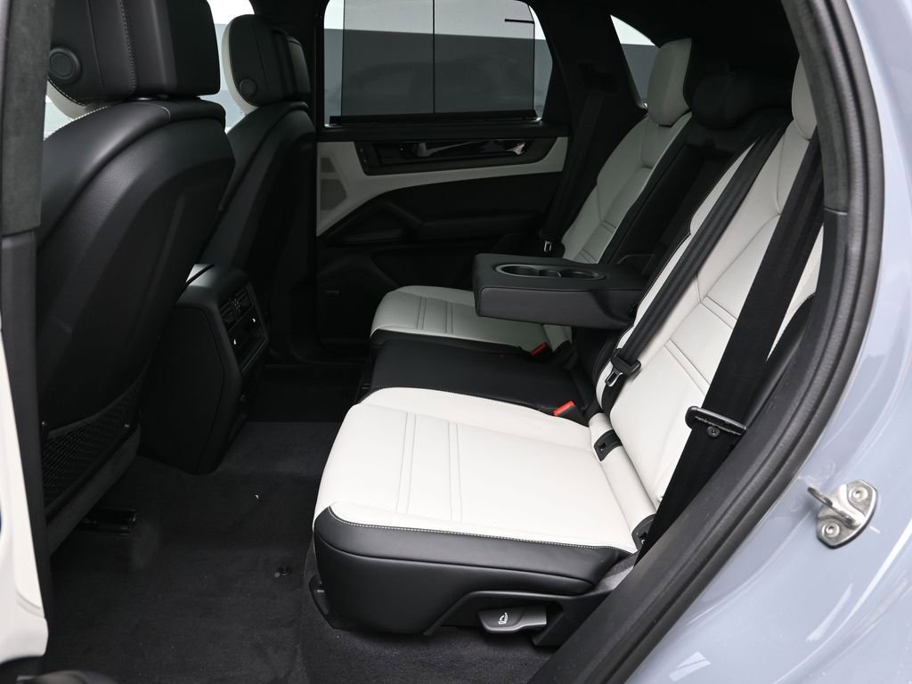 New 2026 Porsche Cayenne GTS image 17
