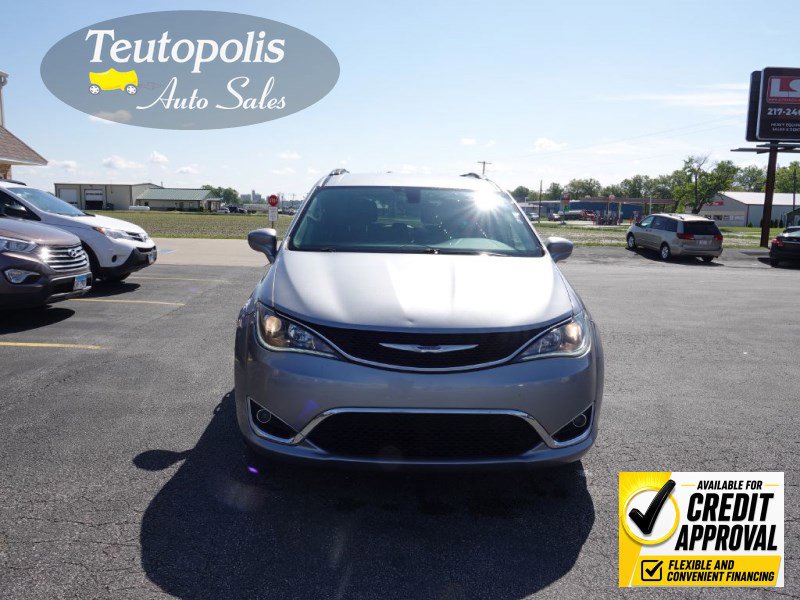 Used 2019 Chrysler Pacifica Touring-L FWD image 4