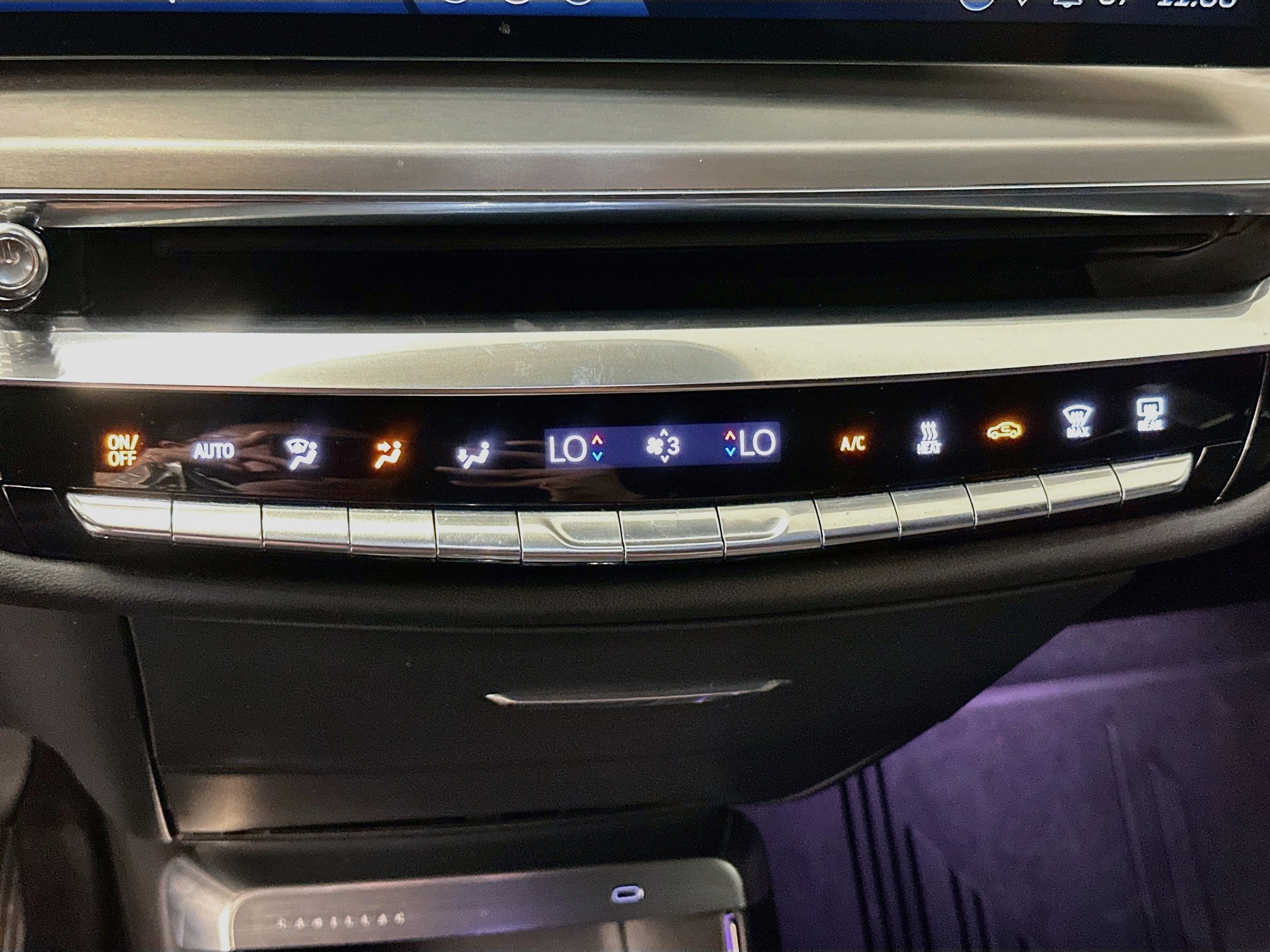 Used 2024 Cadillac Lyriq Luxury w/ LPO, Floor Liner Package AWD/4WD image 24