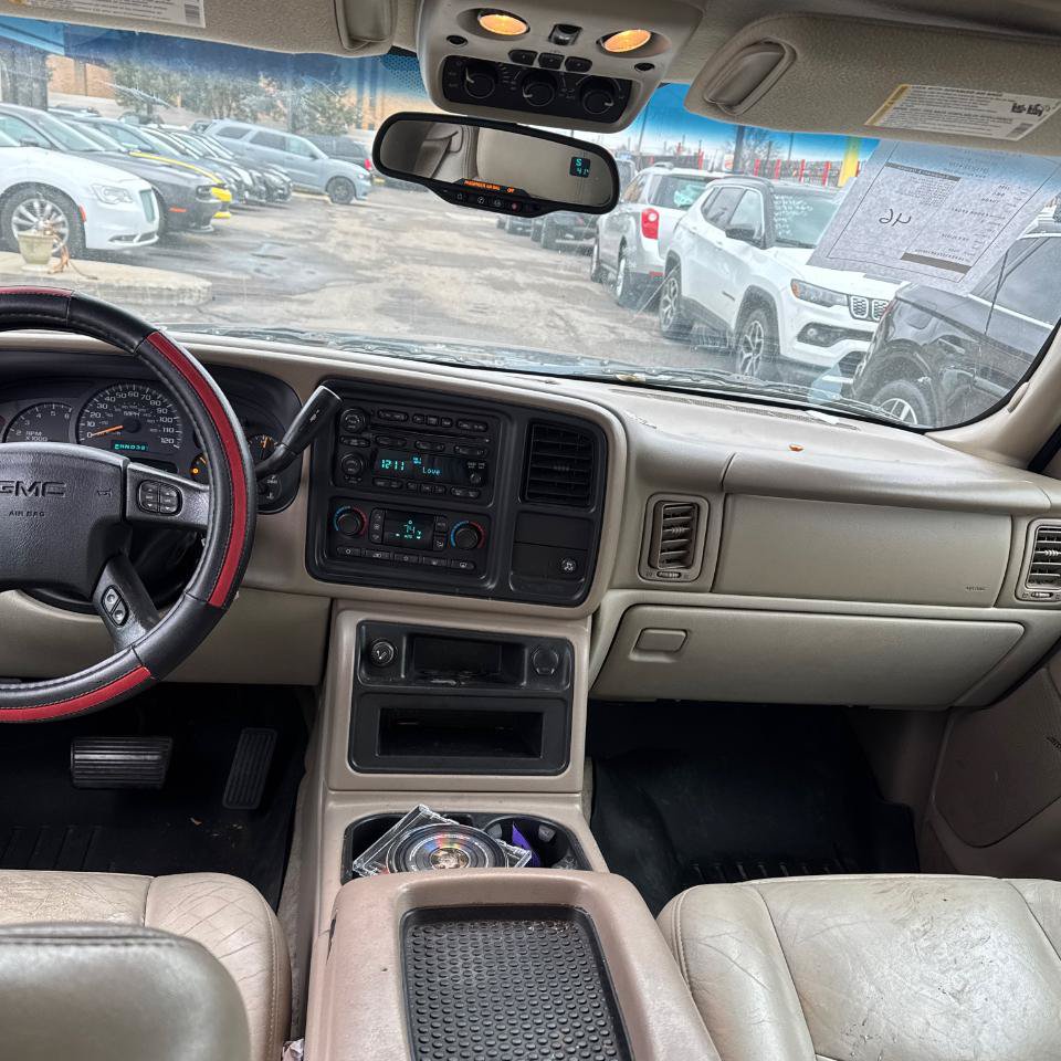 Used 2005 GMC Yukon SLT w/ SLT Preferred Equipment Group AWD/4WD image 15