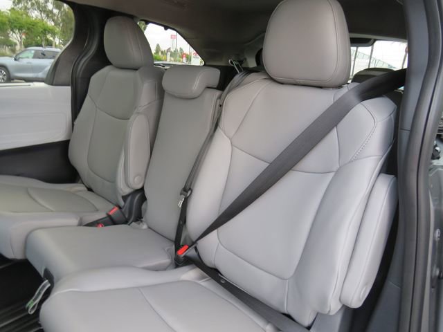 Certified 2026 Toyota Sienna XLE image 19