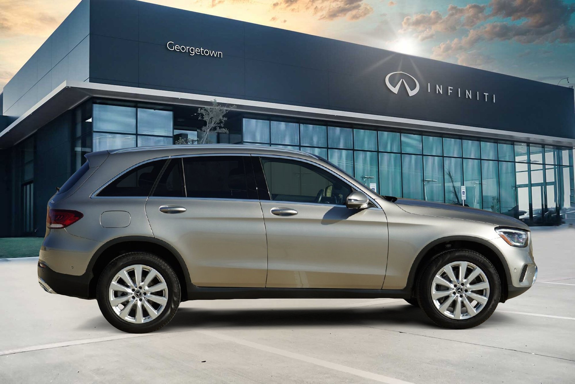 Used 2020 Mercedes-Benz GLC 300 4MATIC image 4