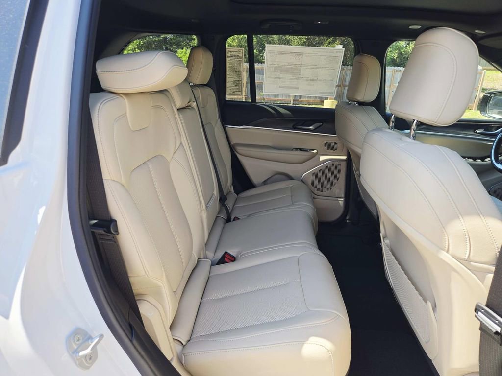 New 2026 Jeep Grand Cherokee Limited w/ Luxury Tech Group II image 15