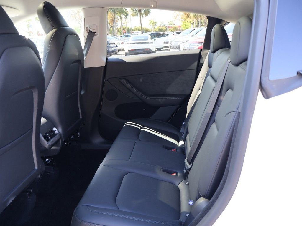 Used 2025 Tesla Model Y Long Range image 37