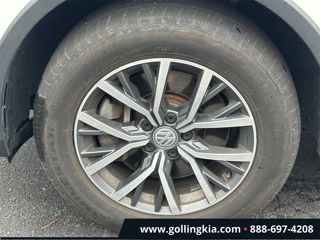 Used 2020 Volkswagen Tiguan SE w/ Panoramic Sunroof Package image 7