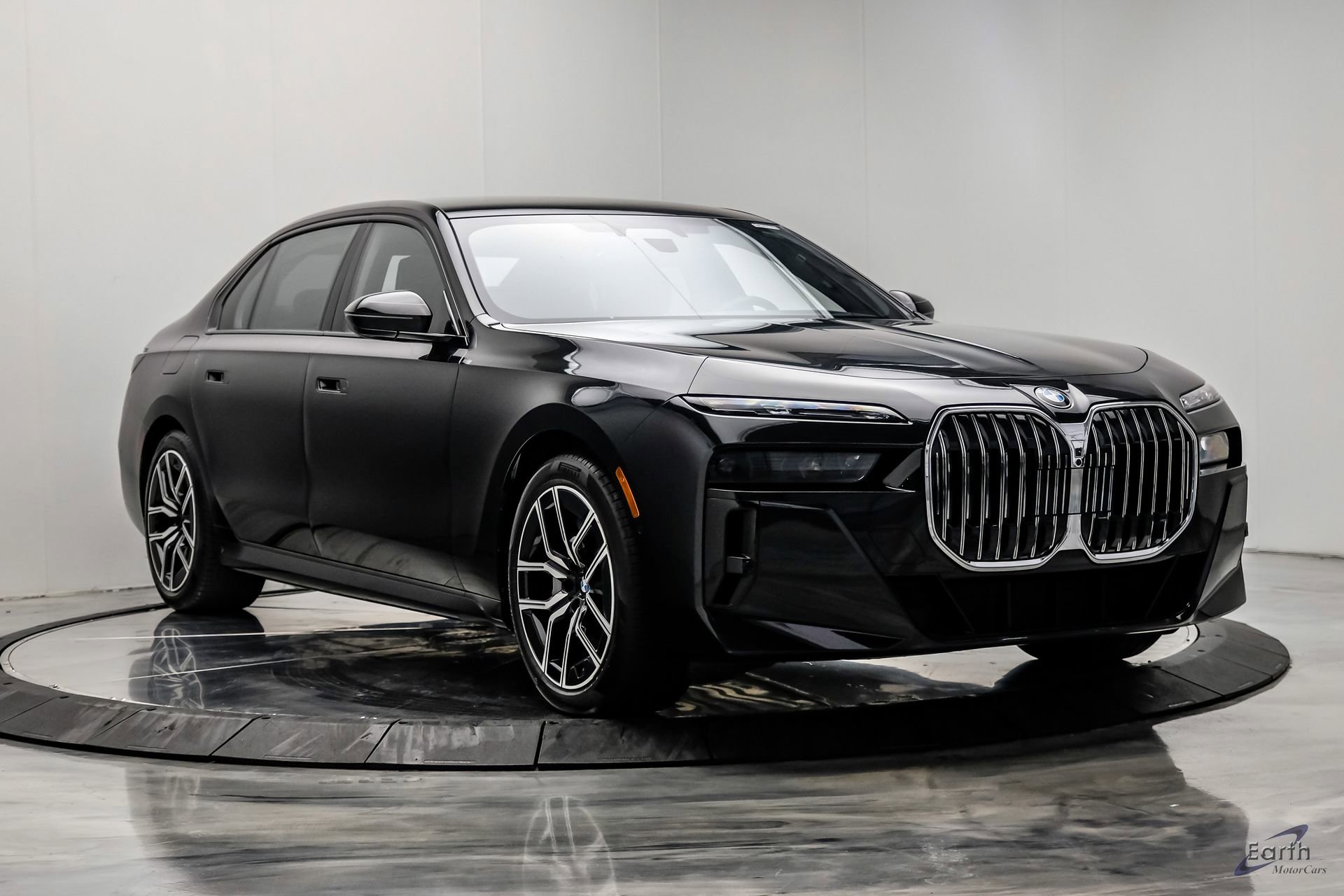 Used 2026 BMW 760i xDrive w/ Executive Package AWD/4WD image 23
