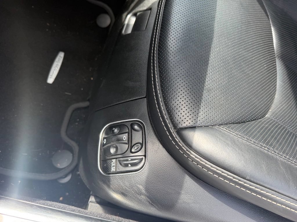 Used 2011 Mercedes-Benz SL 550 image 16