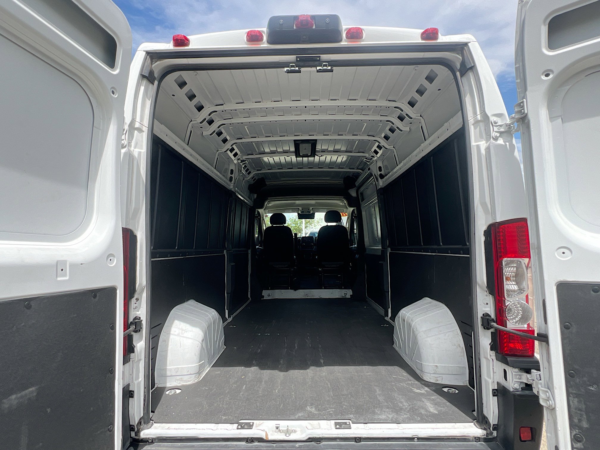 Used 2025 RAM ProMaster 2500 w/ Convenience Group image 35