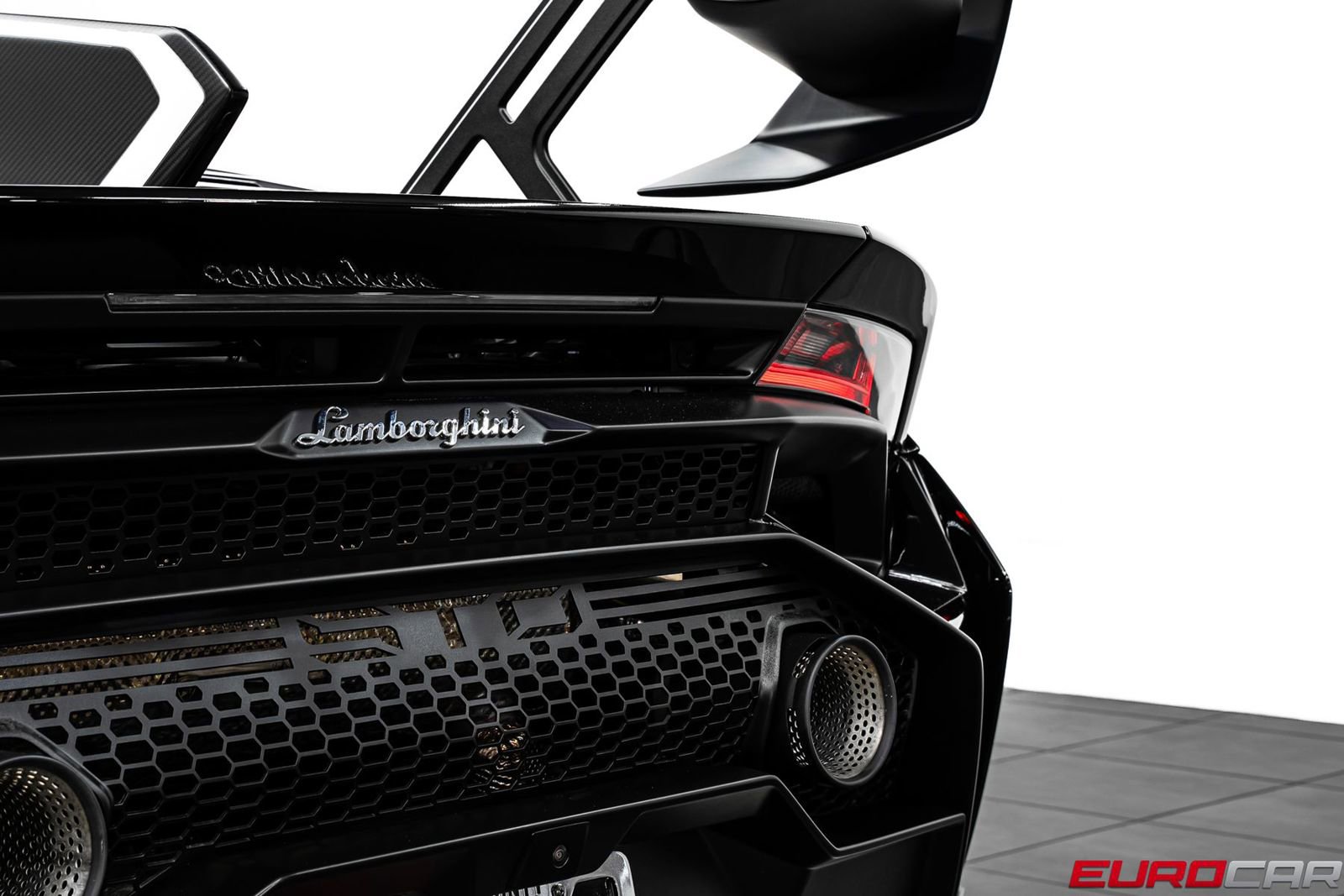 Used 2022 Lamborghini Huracan STO RWD image 24