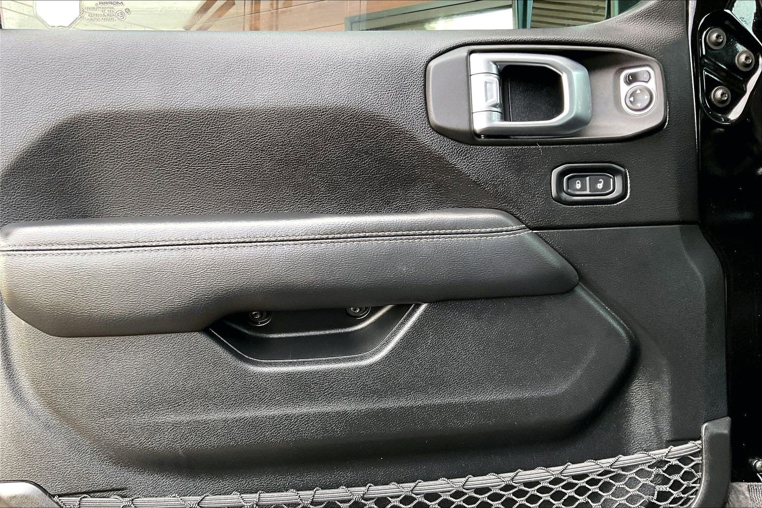 Used 2019 Jeep Wrangler Unlimited Sahara w/ Uconnect 4C Nav & Sound Group image 14