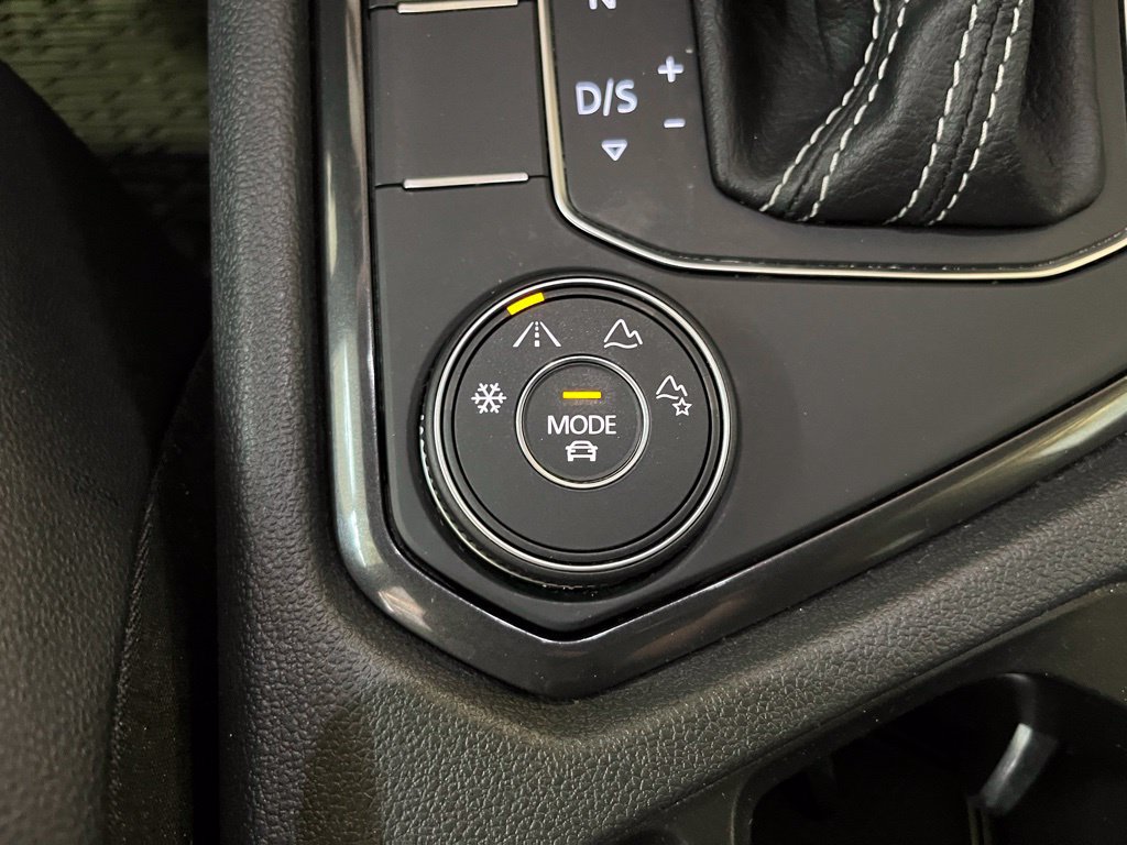 Used 2021 Volkswagen Tiguan SE AWD/4WD image 15