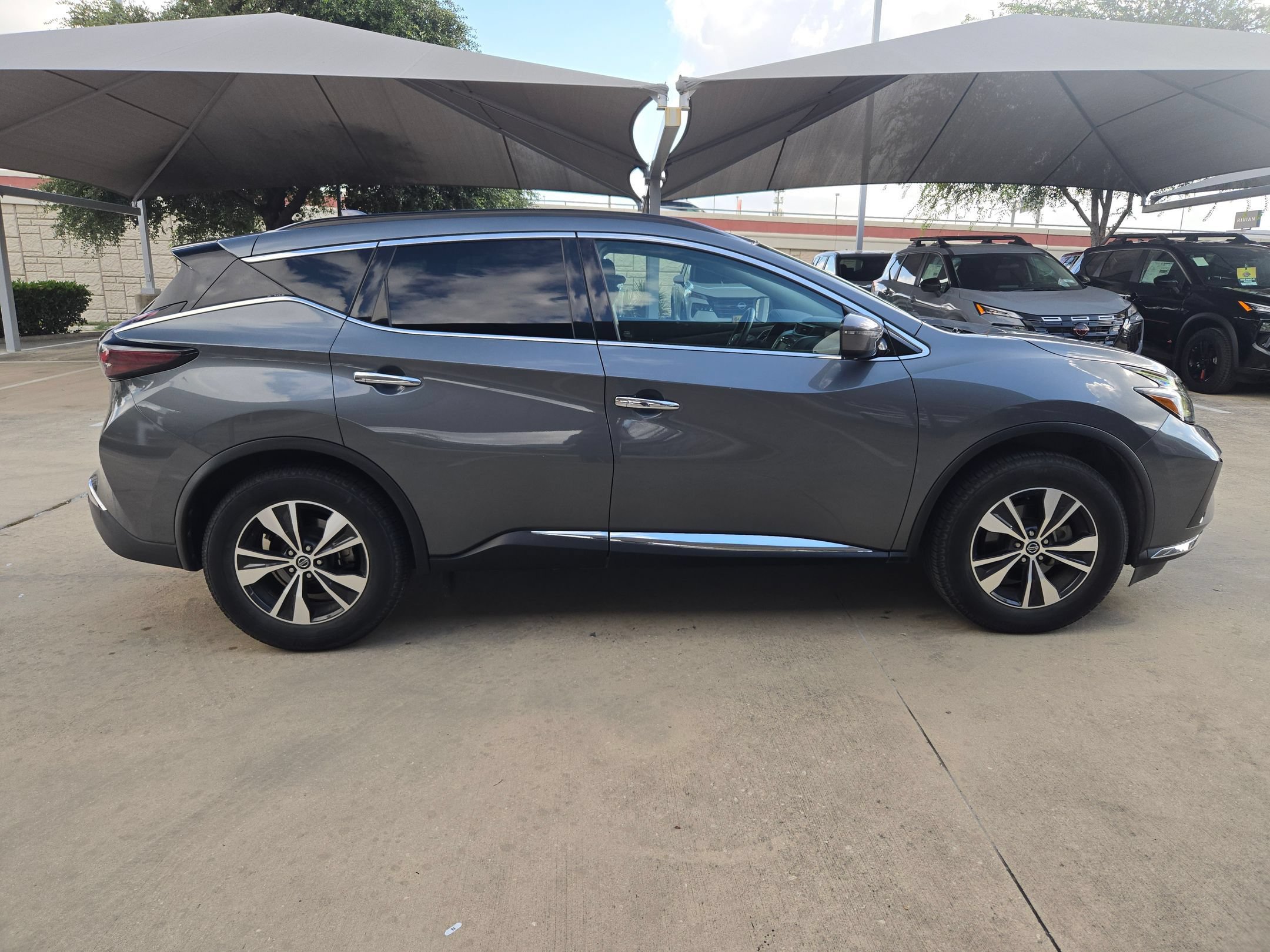 Used 2020 Nissan Murano SV FWD image 2