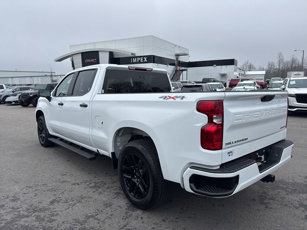 Used 2023 Chevrolet Silverado 1500 Custom image 3