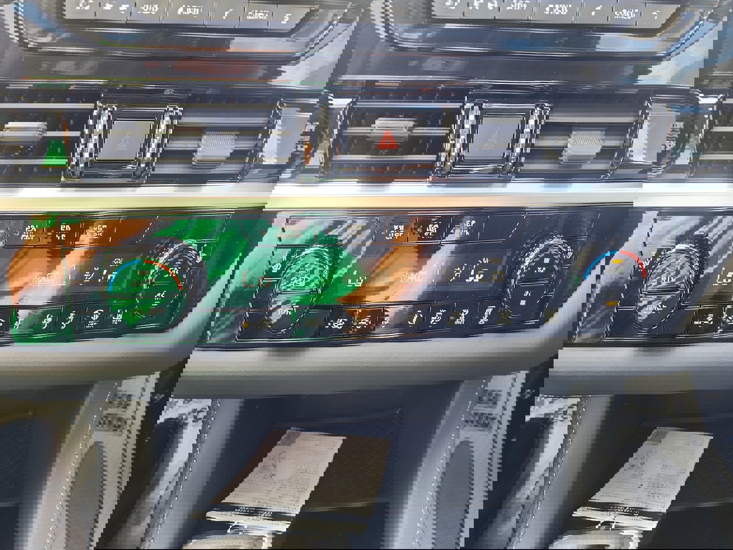 New 2025 Nissan Pathfinder SV w/ Black Appearance Package image 15