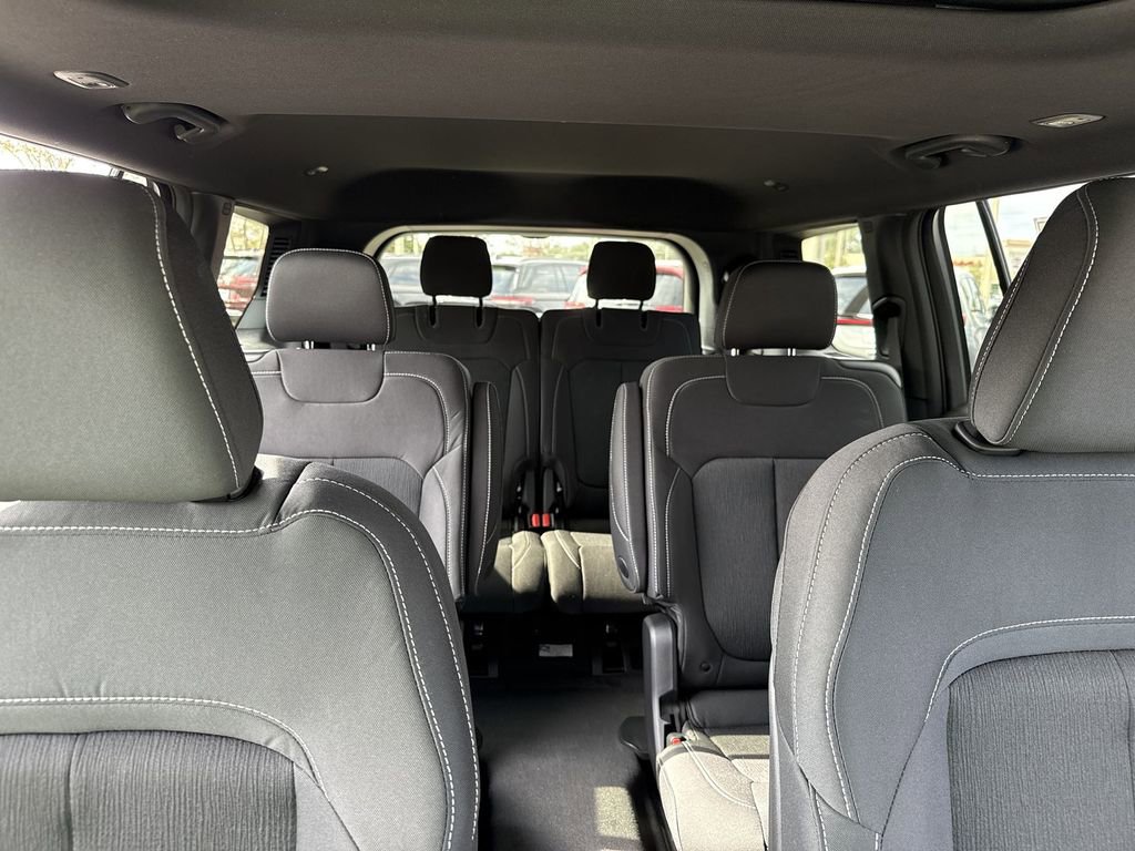 New 2025 Jeep Grand Cherokee L Laredo w/ Luxury Tech Group I image 30