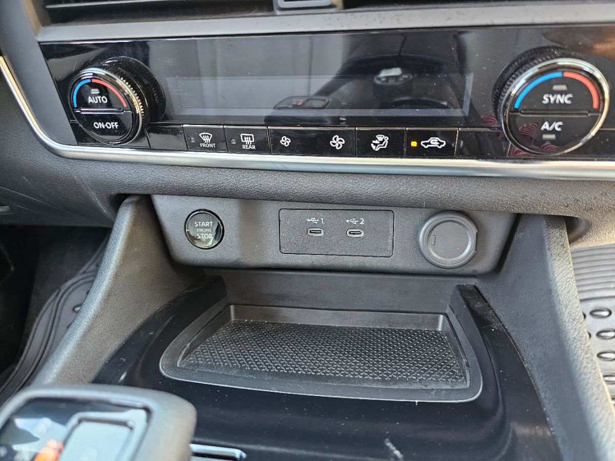 Used 2025 Nissan Rogue SV image 11