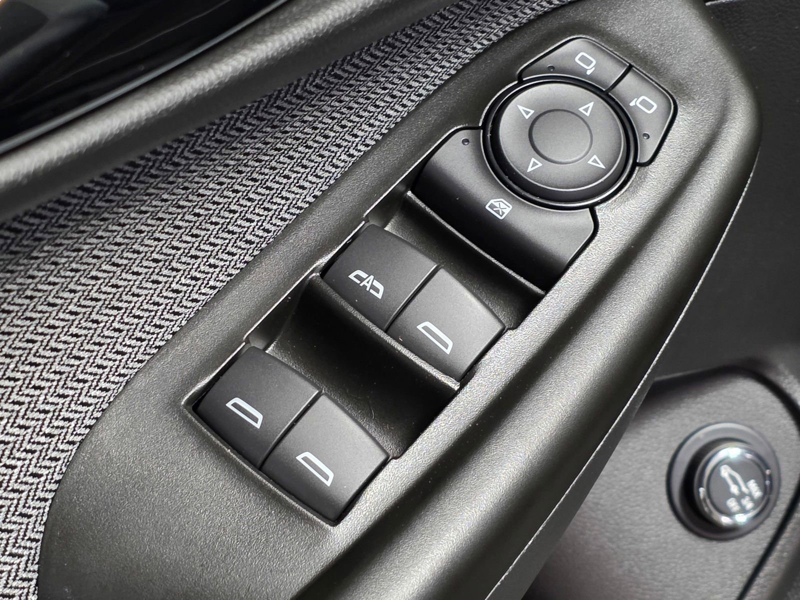 Used 2024 Chevrolet TrailBlazer LT w/ Convenience Package image 24