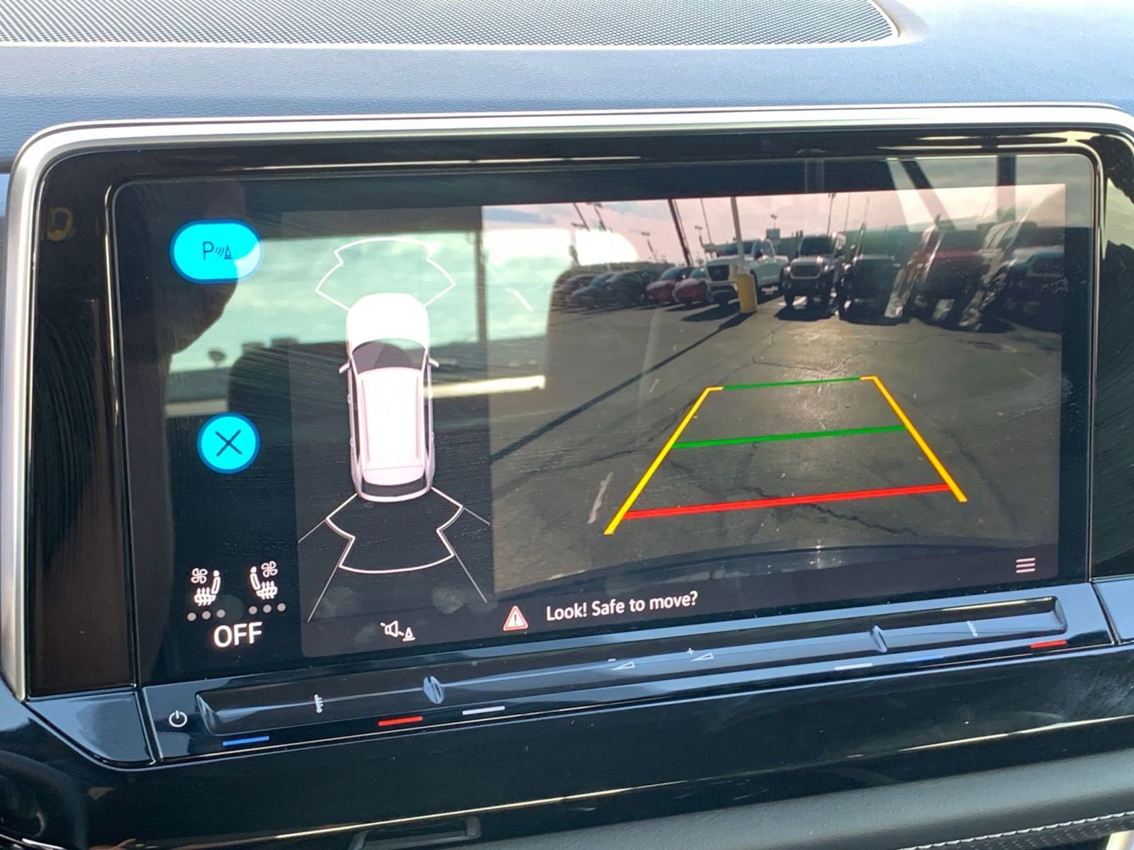 Used 2025 Volkswagen Atlas Cross Sport SE image 17