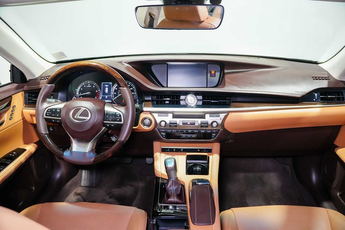 Used 2016 Lexus ES 350 w/ Navigation System Package FWD image 21