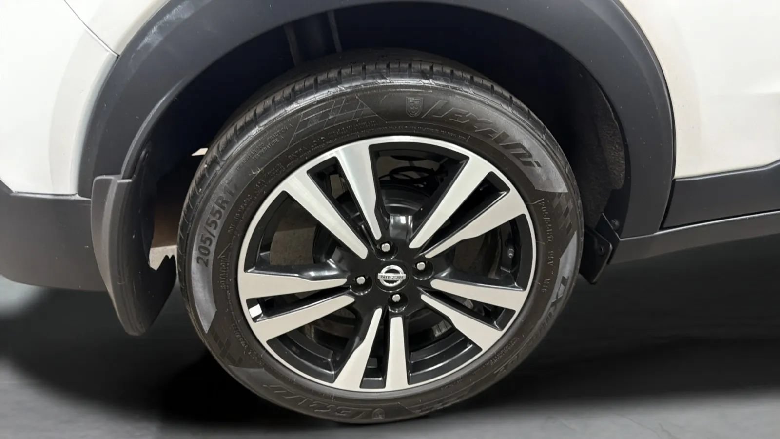 Used 2018 Nissan Kicks SV FWD image 27