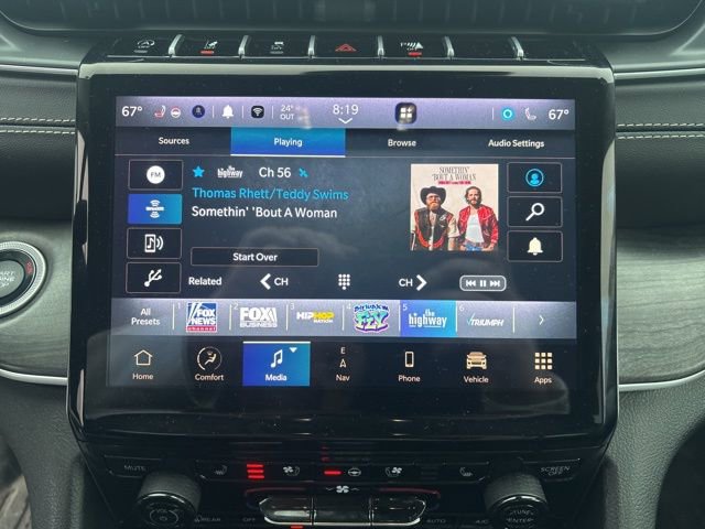 Used 2023 Jeep Grand Cherokee Limited w/ Luxury Tech Group II image 12