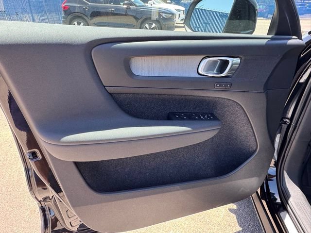 Certified 2025 Volvo XC40 B5 Core w/ Climate Package AWD/4WD image 16