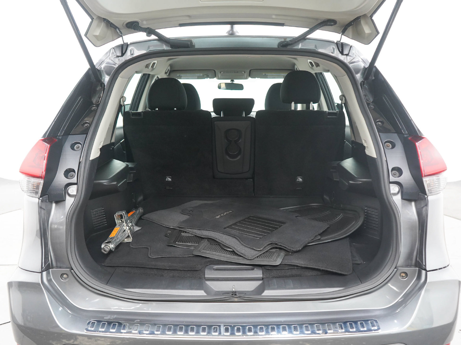 Used 2018 Nissan Rogue S AWD/4WD image 16