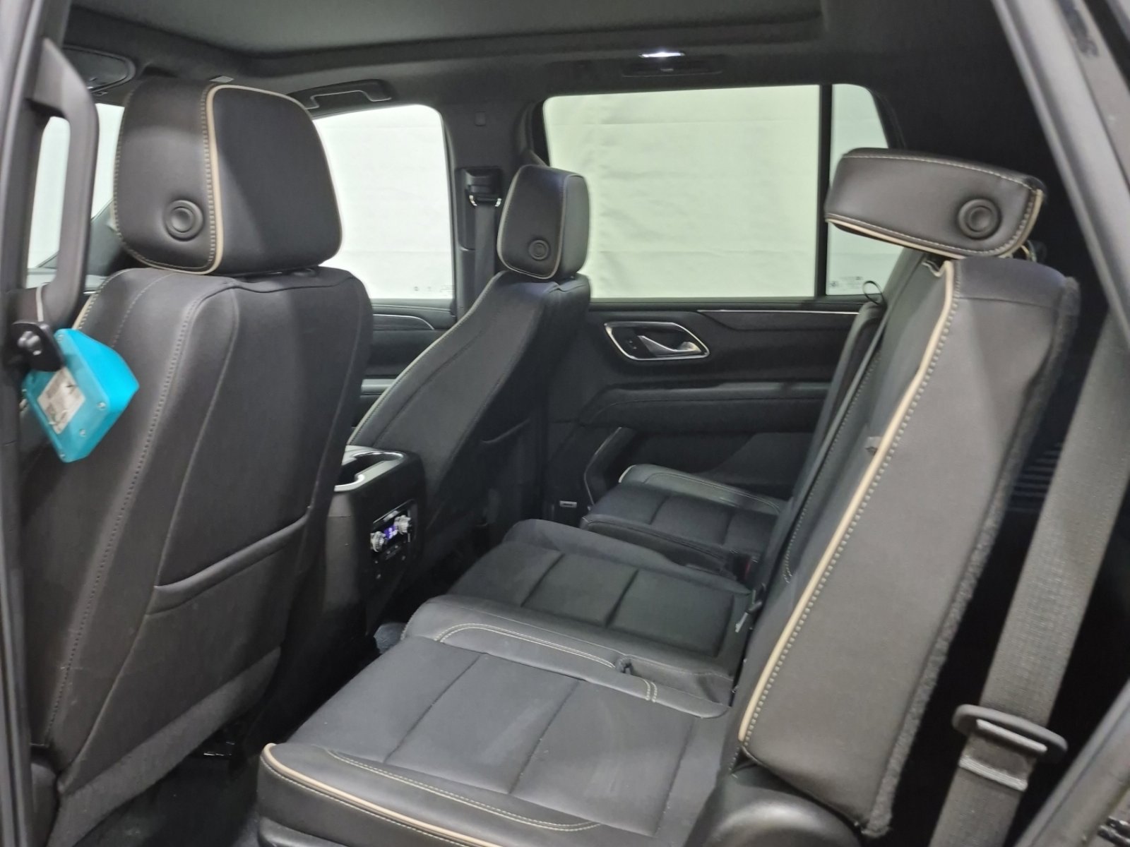 Used 2023 GMC Yukon SLT w/ SLT Premium Package AWD/4WD image 11