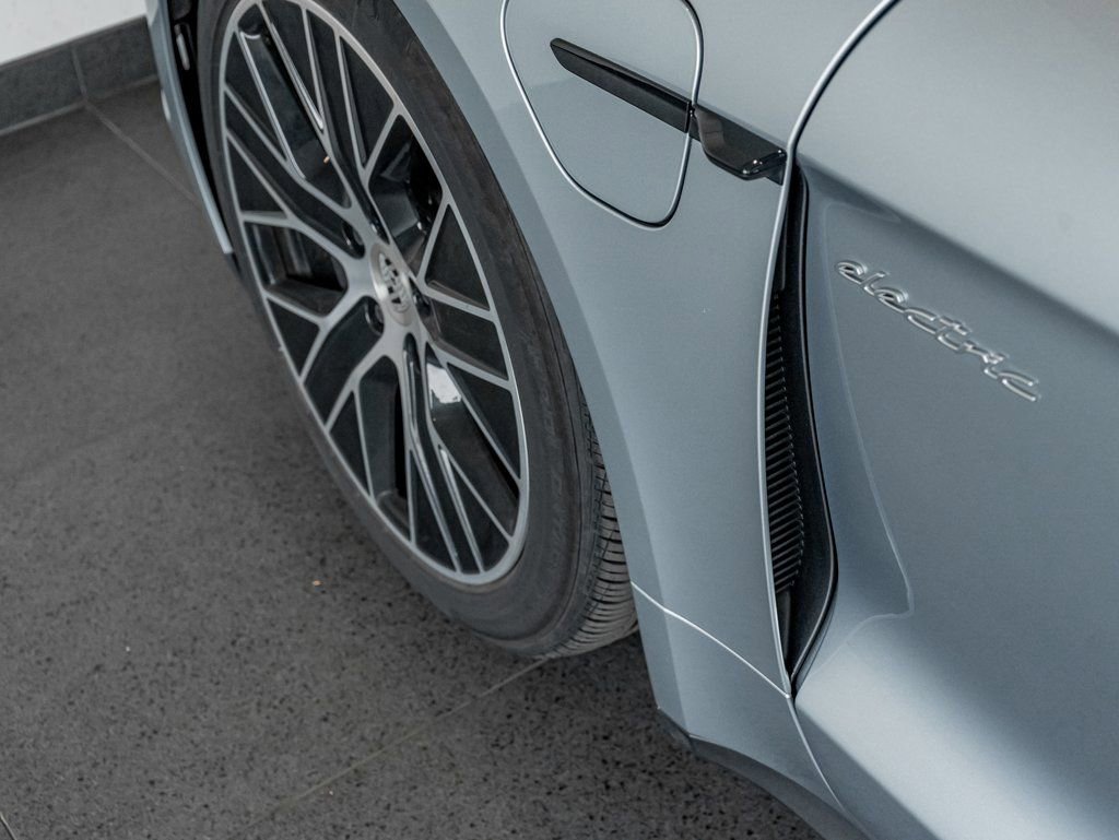 Certified 2025 Porsche Taycan image 13