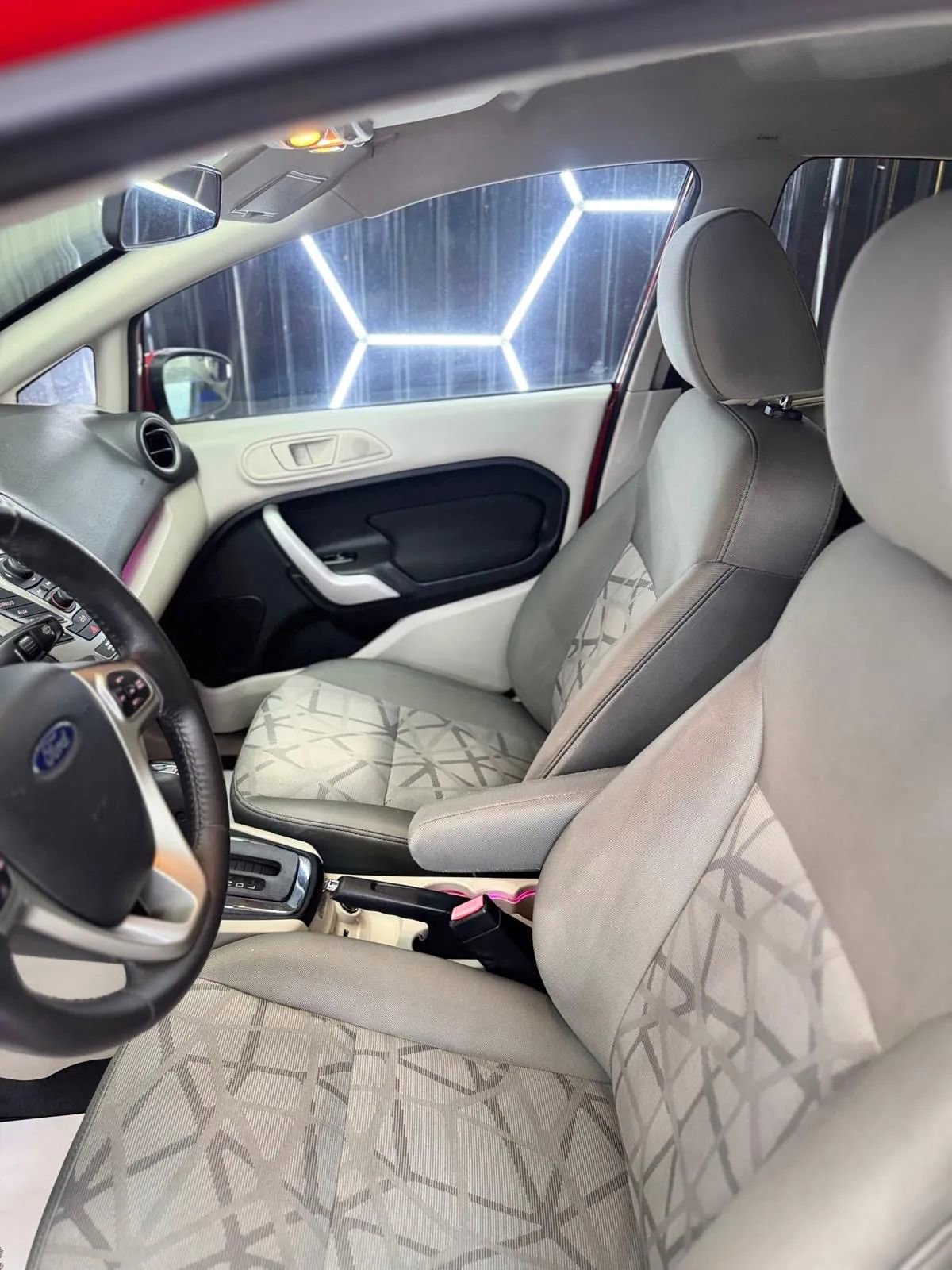 Used 2013 Ford Fiesta SE image 27