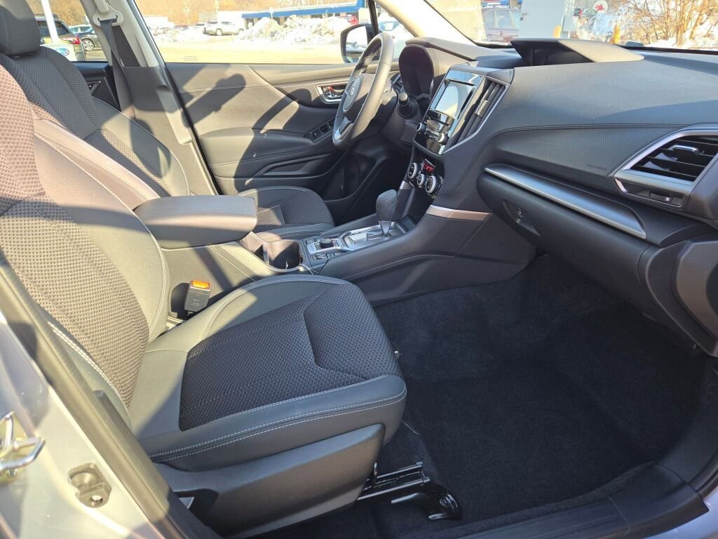 Used 2023 Subaru Forester Premium image 5