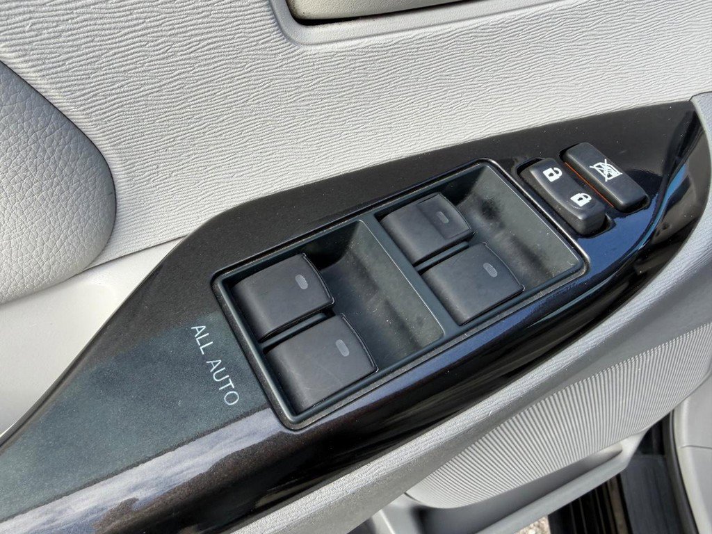 Used 2014 Toyota Sienna L image 28