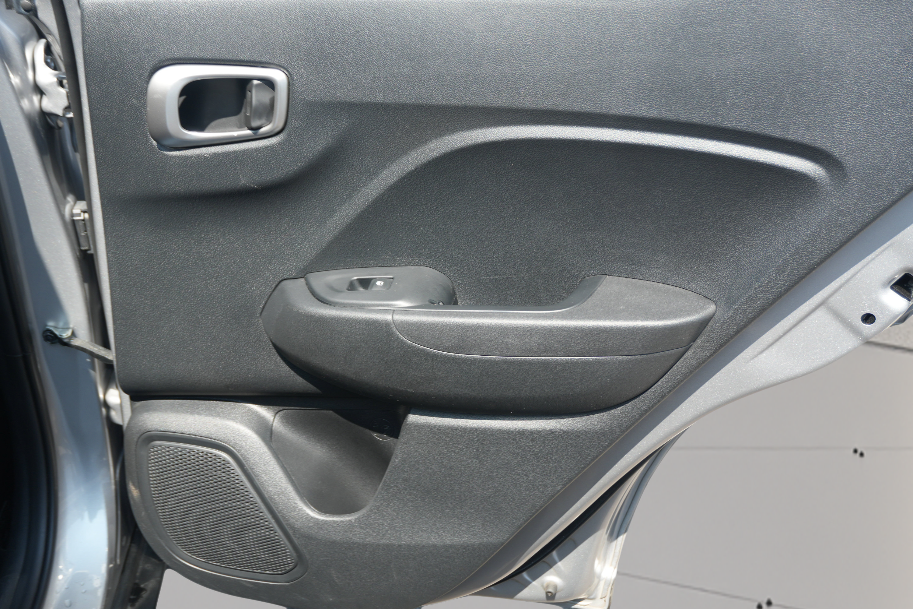 Used 2025 Hyundai Venue SEL FWD image 21