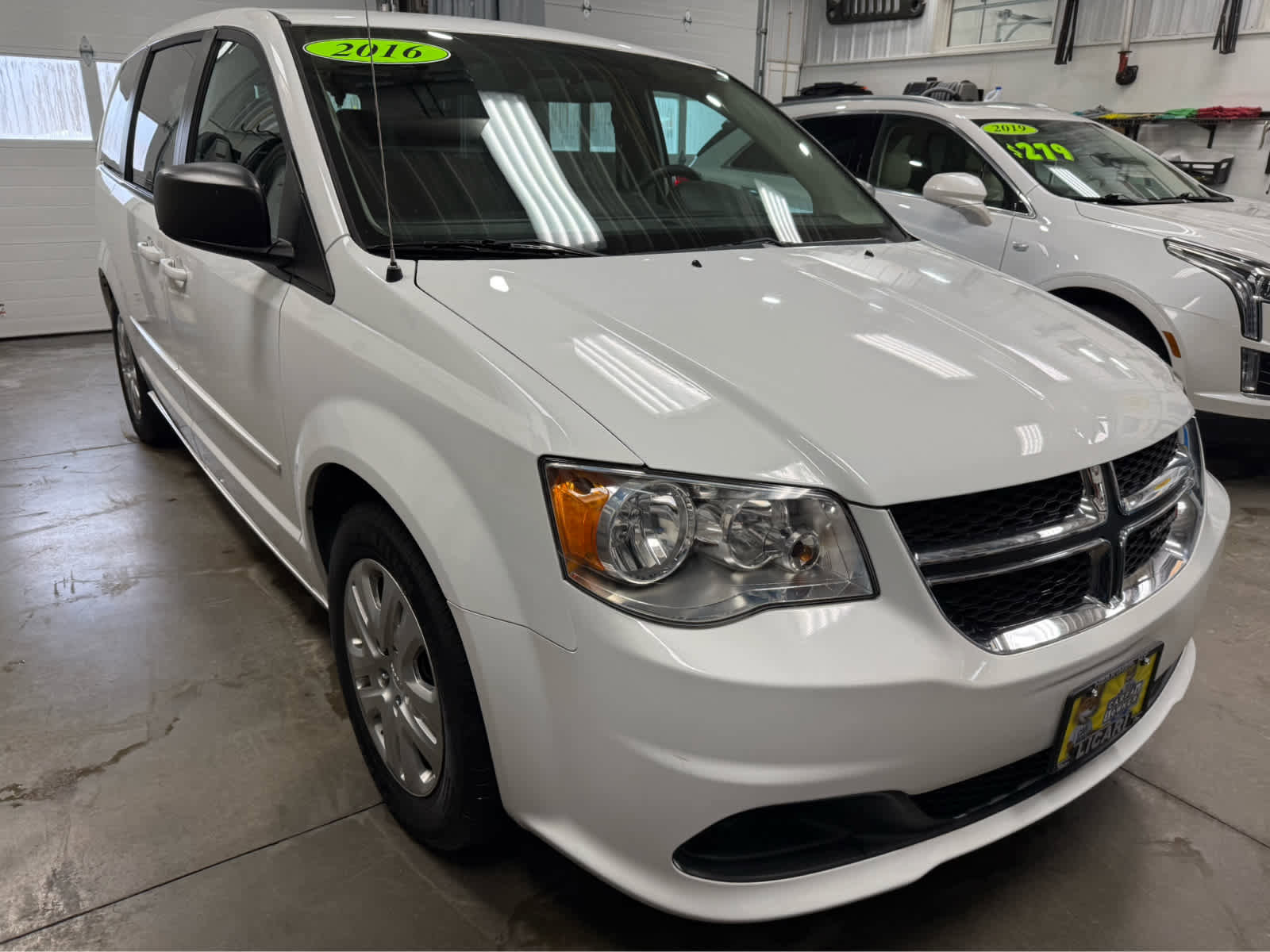 Used 2016 Dodge Grand Caravan SE w/ Quick Order Package 29E SE image 3