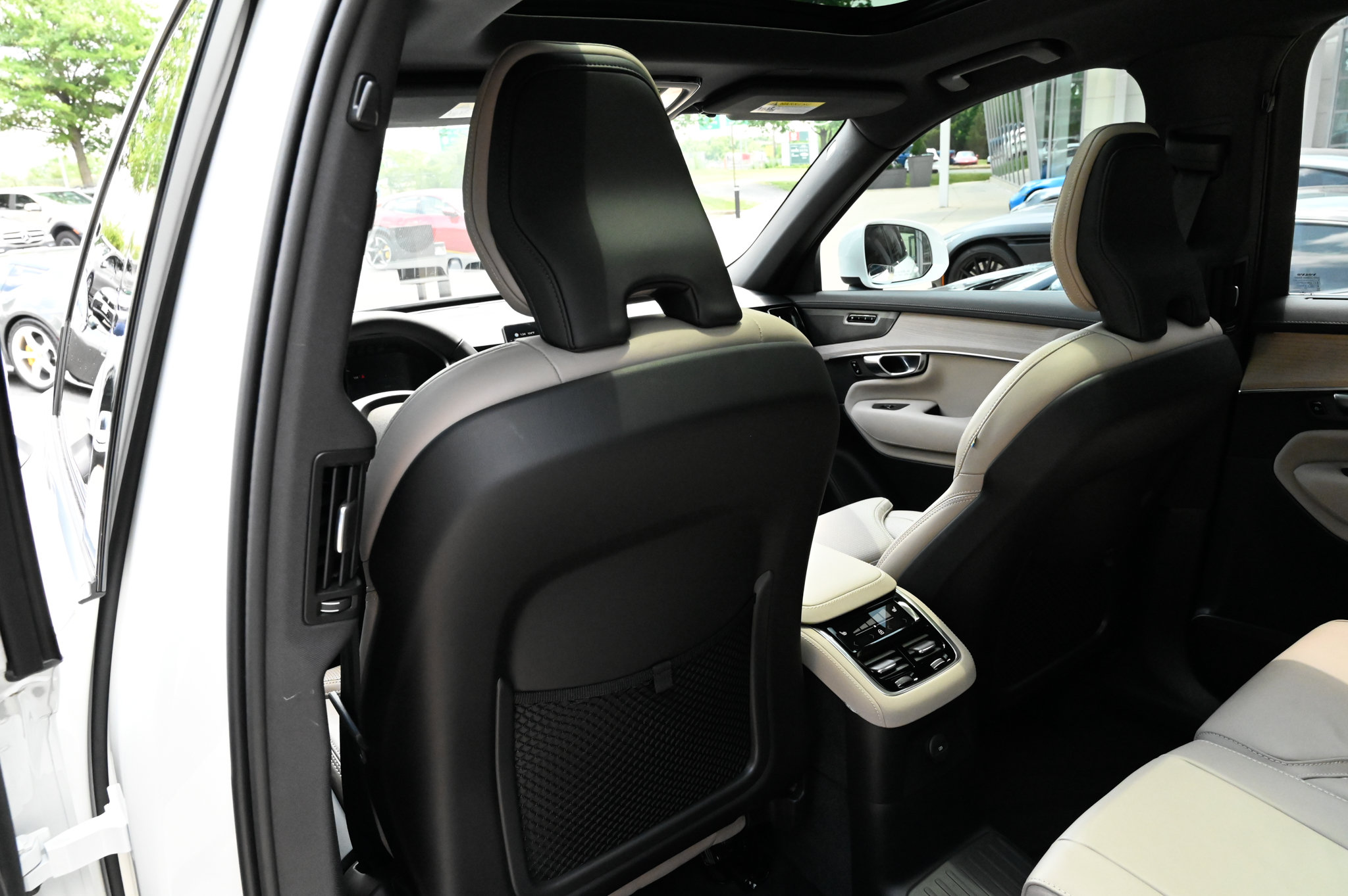 Used 2025 Volvo XC90 T8 Ultra w/ Protection Package Premier AWD/4WD image 37