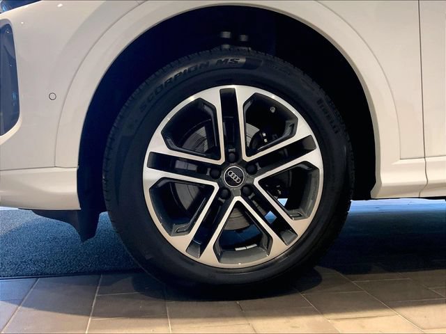 Certified 2025 Audi Q5 Premium w/ Convenience Package AWD/4WD image 9