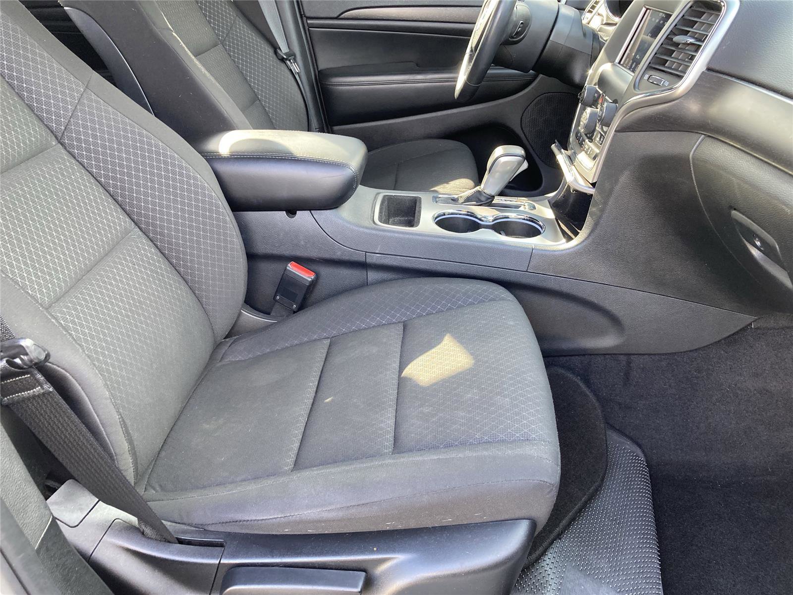 Used 2018 Jeep Grand Cherokee Laredo image 31