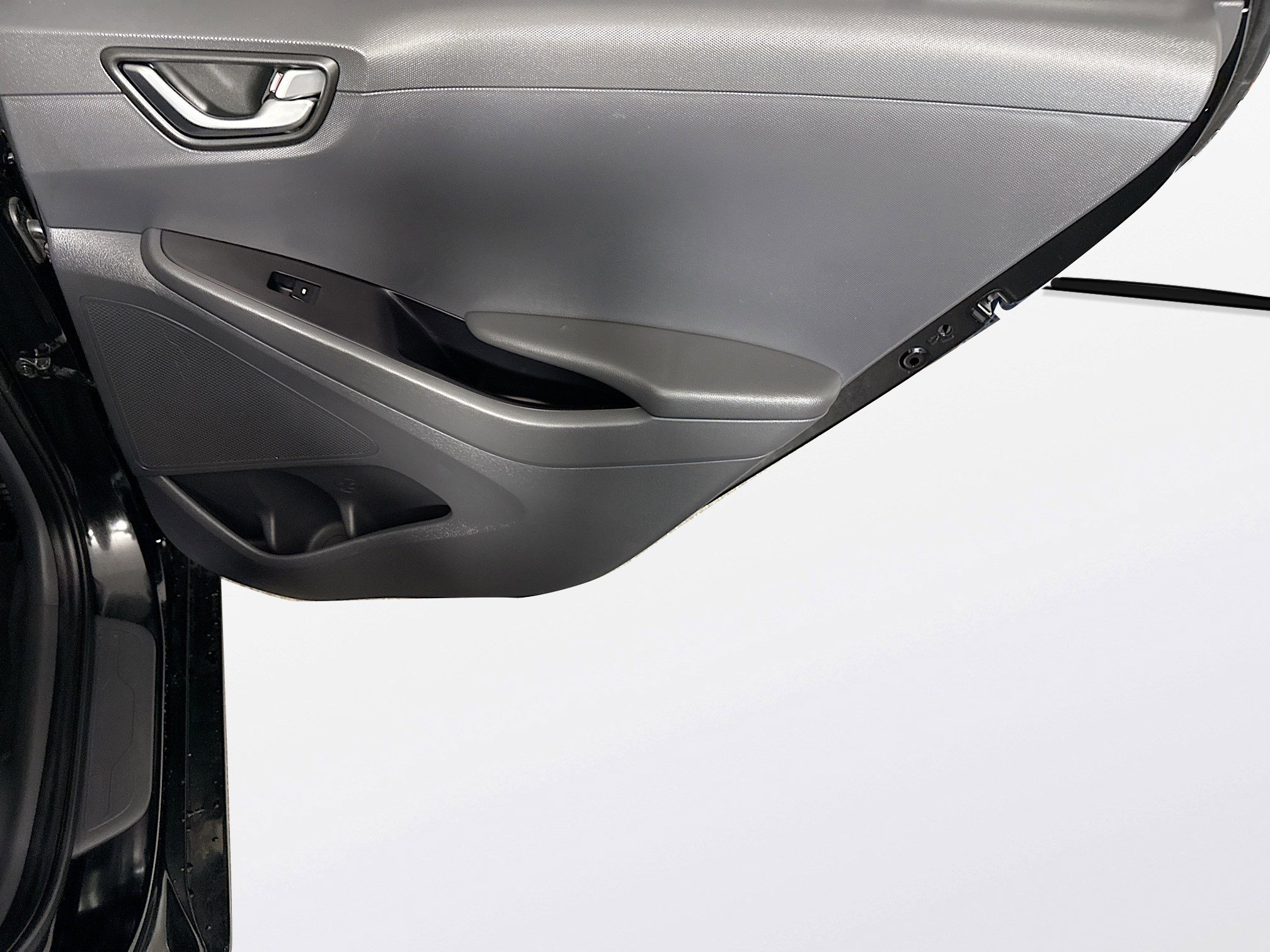 Used 2017 Hyundai Ioniq SEL image 28