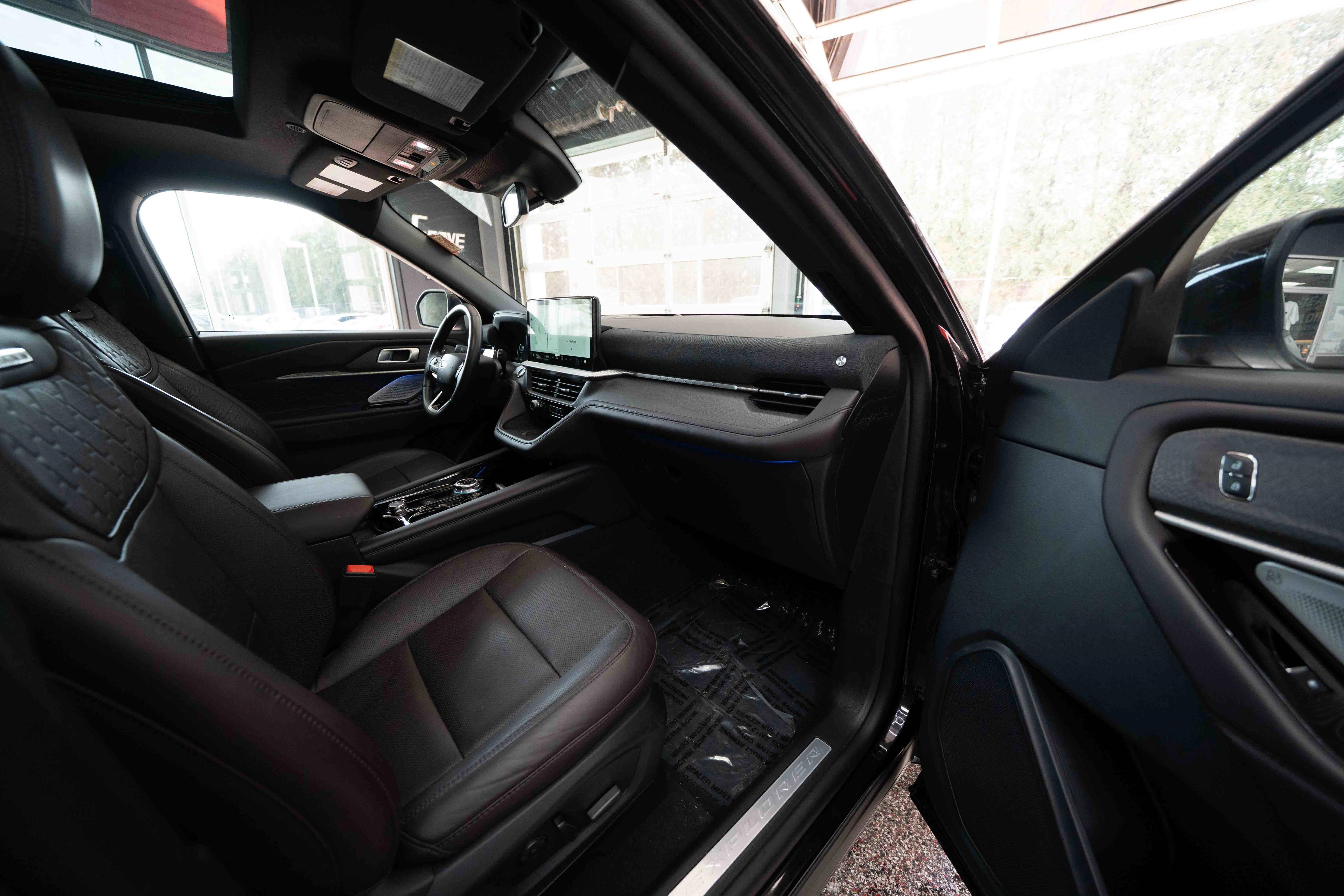 Used 2025 Ford Explorer Platinum w/ LUX Leather Package image 26