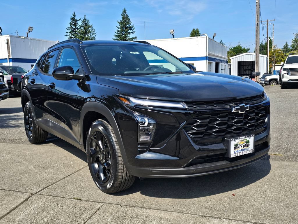 New 2026 Chevrolet Trax LT w/ Sunroof Package FWD image 3