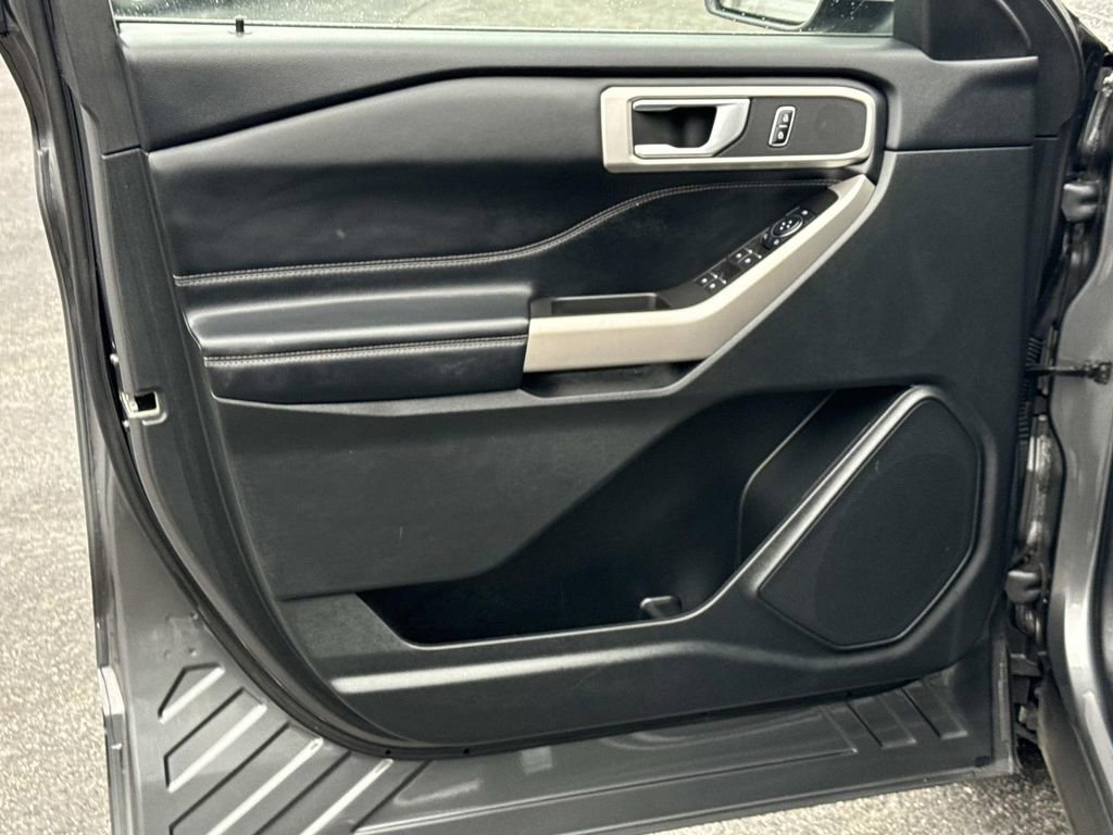 Used 2023 Ford Explorer XLT w/ Equipment Group 202A image 15