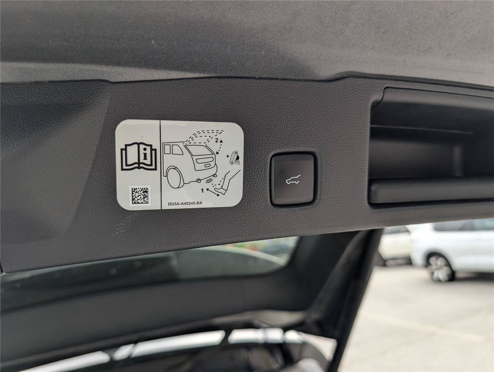 Used 2020 Ford Escape Titanium AWD/4WD image 14