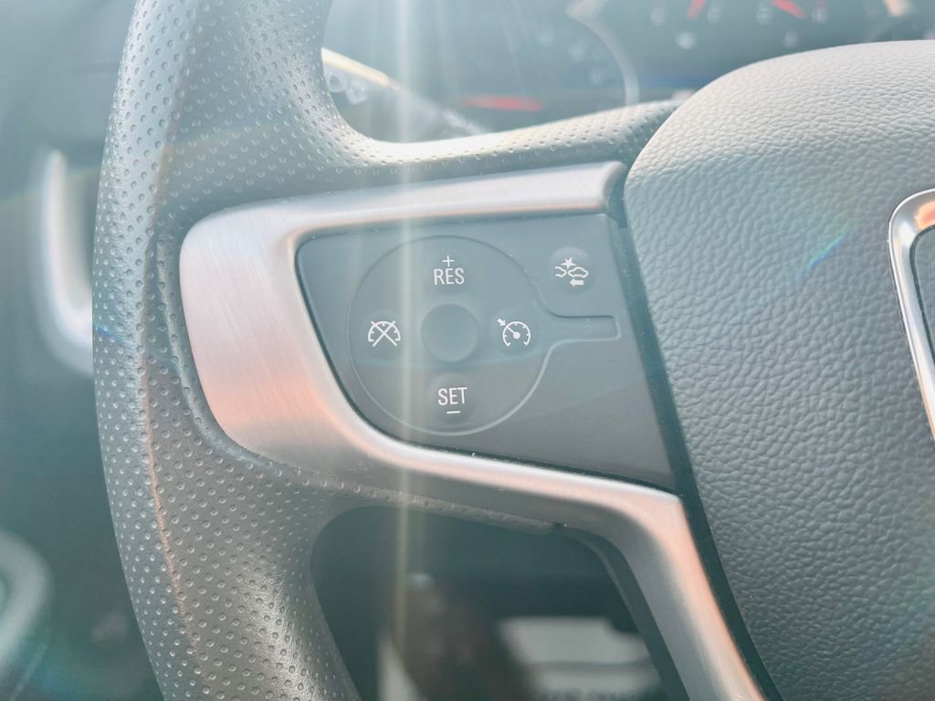 Used 2024 GMC Terrain SLE w/ Driver Convenience Package image 23