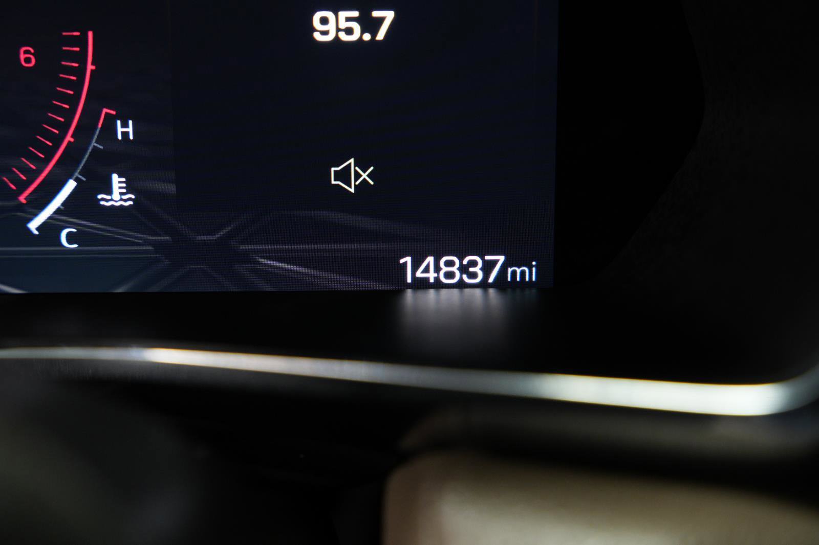 Used 2025 GMC Canyon Denali image 27