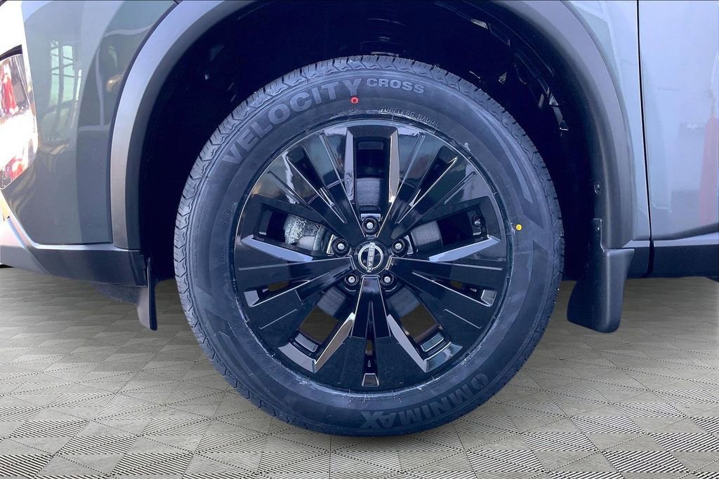 Used 2023 Nissan Rogue SV image 21