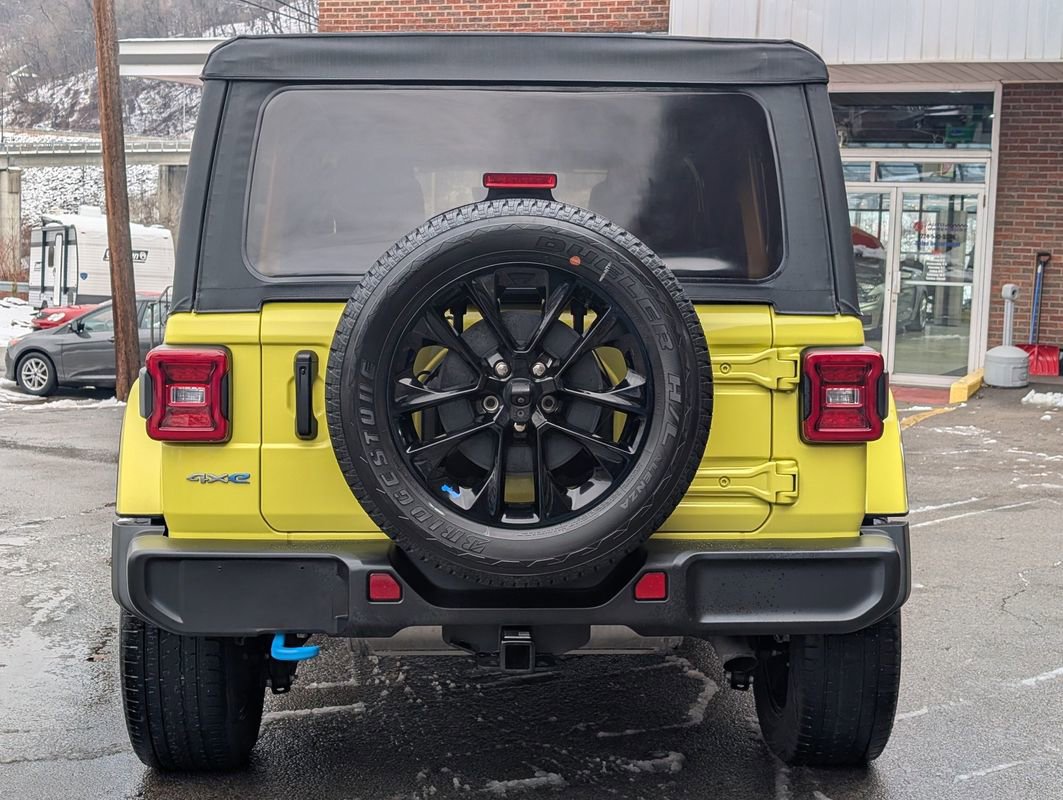Used 2023 Jeep Wrangler Sahara w/ Cold Weather Group AWD/4WD image 5