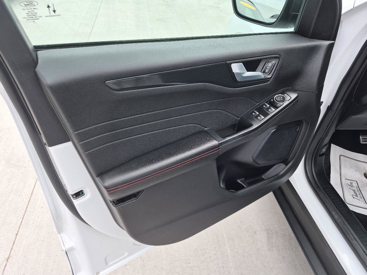 Used 2023 Ford Escape ST-Line AWD/4WD image 16