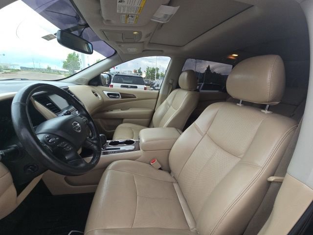Used 2020 Nissan Pathfinder Platinum FWD image 4