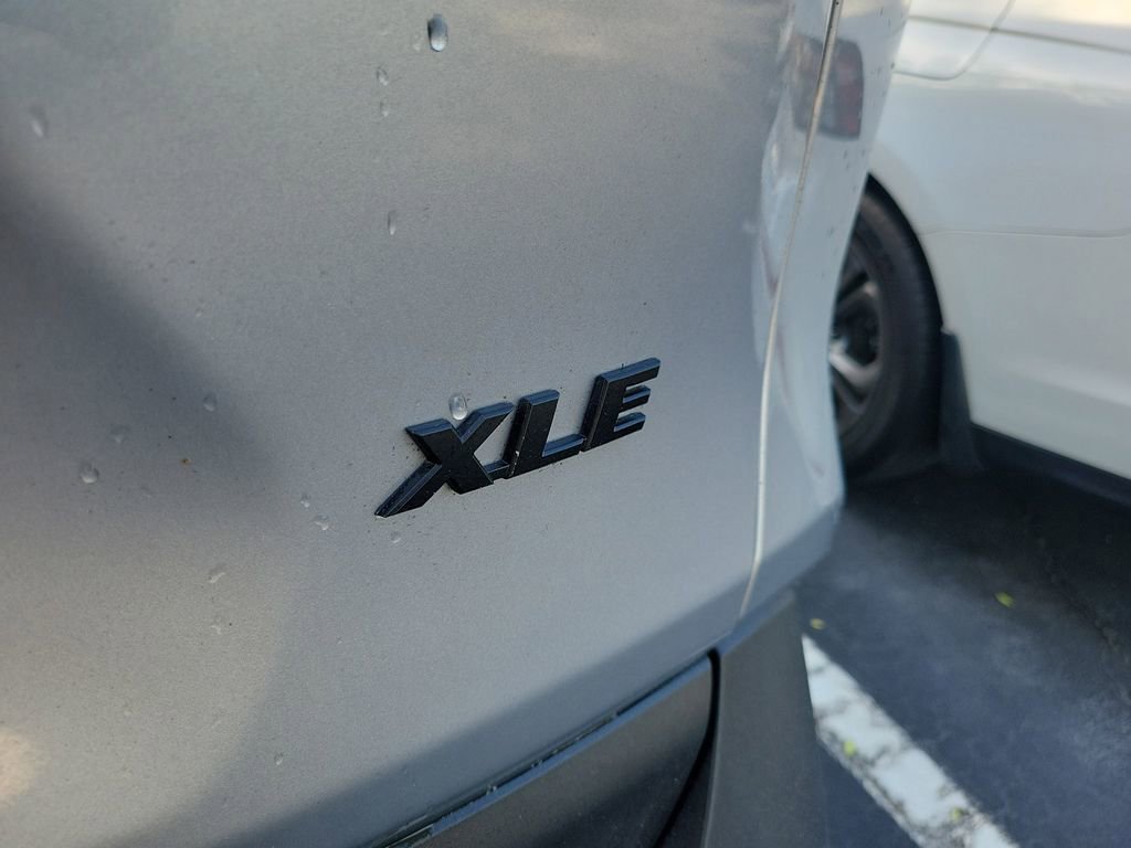 Used 2022 Toyota RAV4 XLE Premium image 16